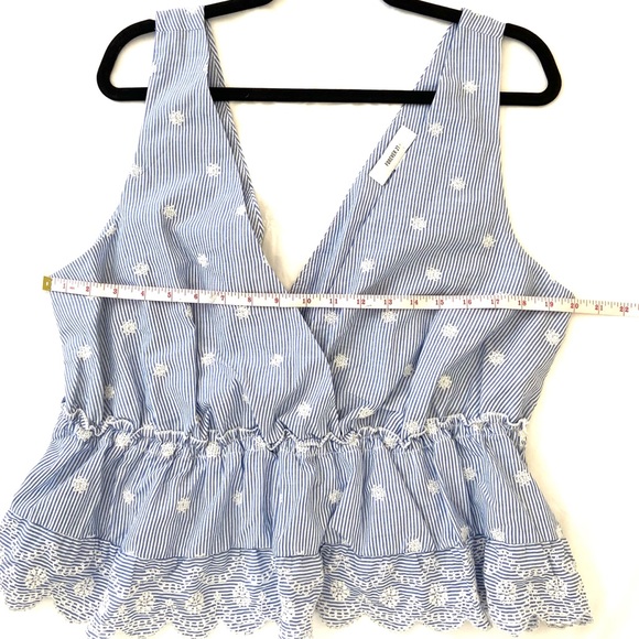 Forever 21+ Sleeveless Ruffle Crop Top 1x - Picture 5 of 5